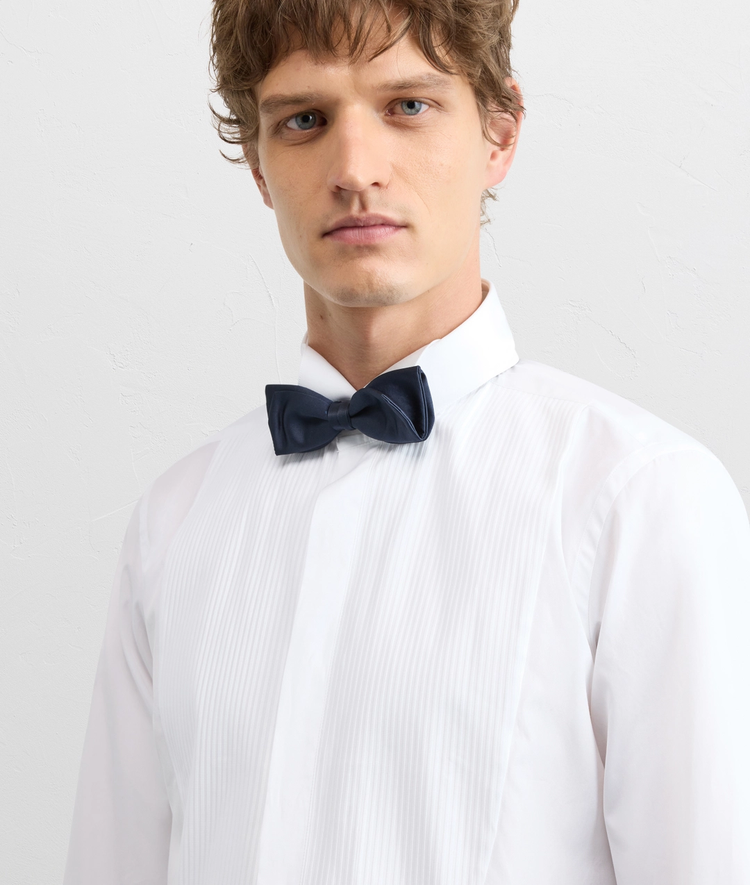 white pure white cotton shirt with cuff collar and pleated plastron — photo 5 of 5