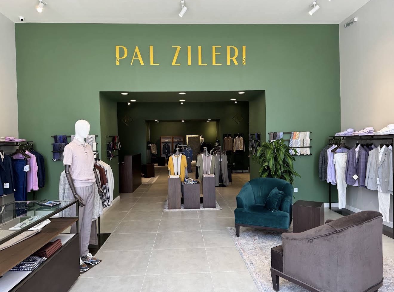 Raeyda boutique interior