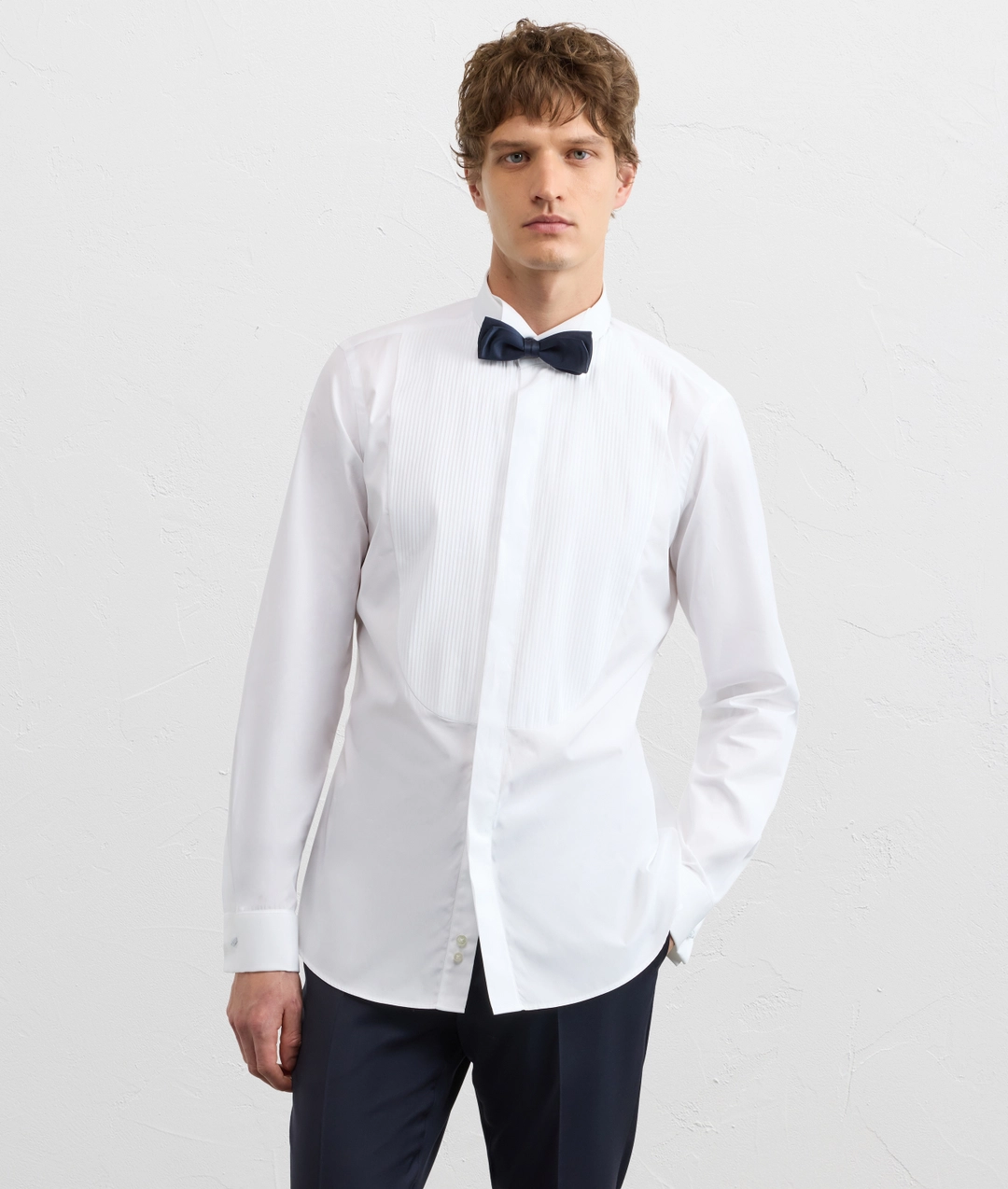 white pure white cotton shirt with cuff collar and pleated plastron — photo 3 of 5