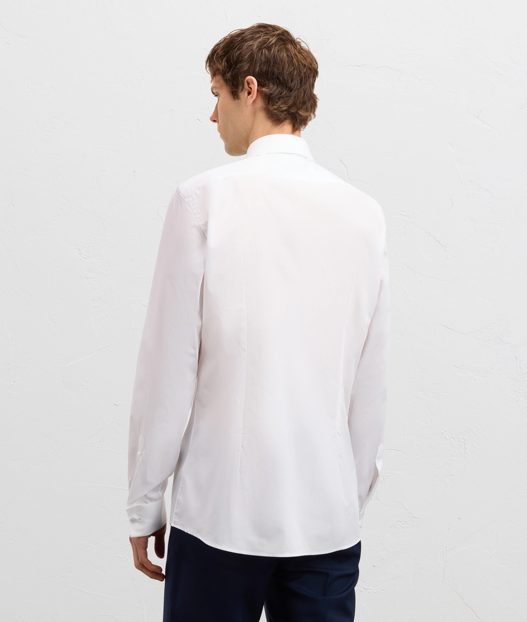 classic white pure cotton shirt with regular collar and covered buttons — photo 4 of 5